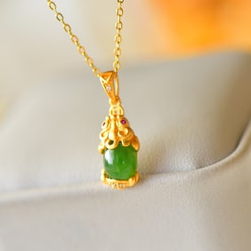 An Exquisite Sterling Silver-Gold Plated Inlaid Jasper Pendant