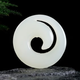 An Exquisite White Jade Pendant