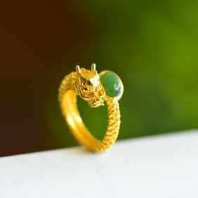 An Exquisite Sterling Silver-Gold Plated Inlaid Jasper Ring