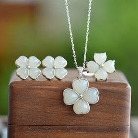 A Set of Fine Sterling Silver Inlaid White Jade Jewelrys