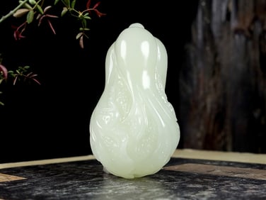 An Exquisite White Jade Cabbage Pendant
