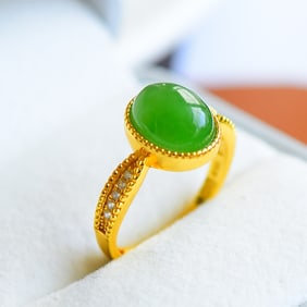 An Exquisite Sterling Silver-Gold Plated Inlaid Jasper Ring