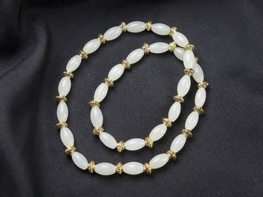 An Exquisite White Jade Bracelets