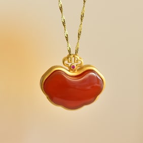 An Exquisite Sterling Silver-Gold Plated Inlaid Agate Pendant