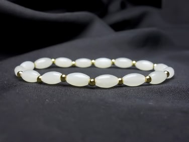 An Exquisite White Jade Bracelets