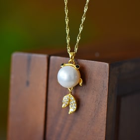 An Exquisite Sterling Silver-Gold Plated Inlaid Pearl Pendant,Inlaid Diamond