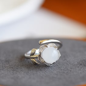An Exquisite Sterling Silver Inlaid White Jade Ring
