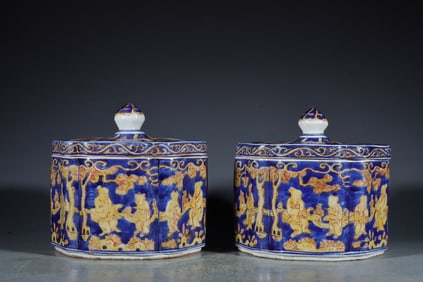 A Pair of Fine Yellow Ground Blue and White Character and Story Pattern With cover Jars