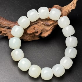 An Exquisite White Jade Bracelets