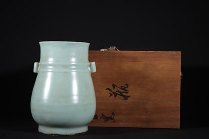 An Exquisite Guan yao Celadon Glazed Double-Ears Vase,with an Imperial Poem by Emperor Qianlong