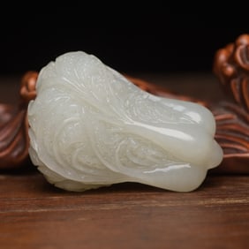 An Exquisite White Jade Cabbage Hand Piece