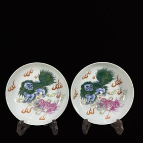 A Pair of Exquisite Yellow Glazed Famille-Rose Auspicious Beast Pattern  Plates