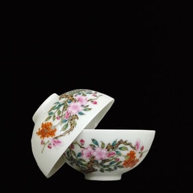 A Pair of Precious Famille-Rose Flower and Bird Pattern Bowls