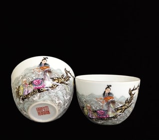A Pair of Precious Character and Story Pattern Painted Gold Cups