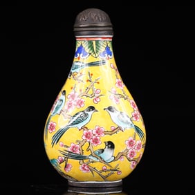 An Exquisite Painted Enamel Flower and Bird Pattern Snuff Bottle