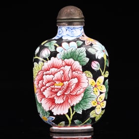 An Exquisite Painted Enamel Peony Pattern Snuff Bottle