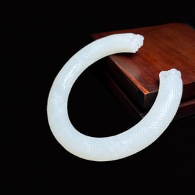 An Exquisite White Jade Bracelets