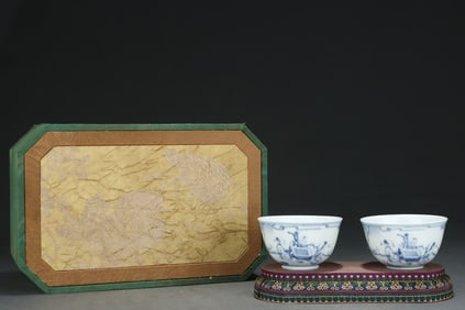 A Pair of Exquisite Blue and White Character and Story Pattern Cups
