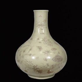 An Exquisite Yellow Glazed Flower and Butterfly Pattern Vase