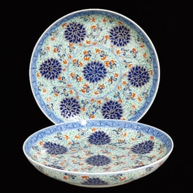 A Pair of Precious Wucai Blue and White Lotus Pattern Plates