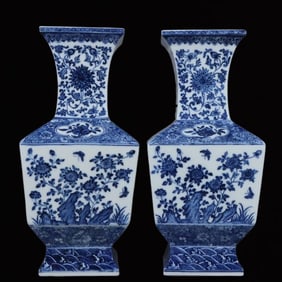 A Pair of Exquisite Blue and White Flower Pattern Vases