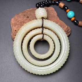 A Set of Fine White Jade Jewelry