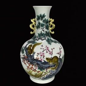 An Exquisite Famille-Rose Squirrel Pattern Painted Gold Double-Ears Vase