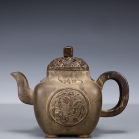 An Exquisite Purple Sands Flower and Bats Pattern Teapot