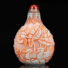 An Exquisite Glass Lotus and Mandarin Duck Pattern Snuff Bottle