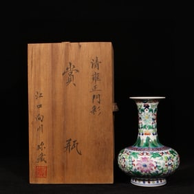 An Exquisite Doucai Flower Pattern Vase