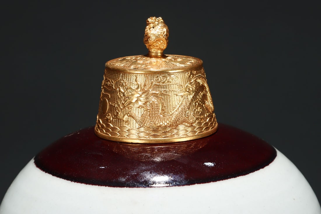 An Exquisite Underglaze-red Painted Gold Flower Pattern Vase