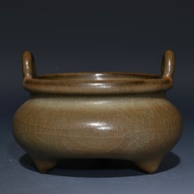 An Exquisite Guan yao Double-Ears and Tripod Censer