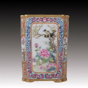 An Exquisite Enamel Flower and Bird Pattern Brush Pot
