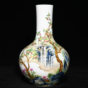 An Exquisite Enamel Bats and Peach Pattern  Vase,With Poem