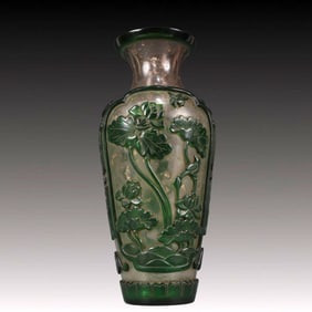A Precious Coloured glaze Green Glazed Lotus Pattern Vase