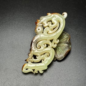 An Exquisite White Jade Dragon Pattern Pendant