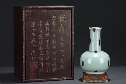 An Exquisite Longquan yao Vase