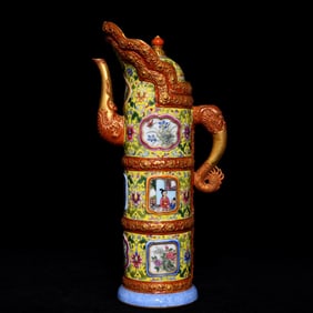 An Exquisite Famille-Rose Painted Gold Flower and Figure Pattern Pot