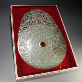 An Exquisite Gaogu Jade Dragon Pattern Pendant