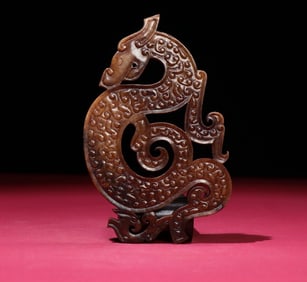 An Exquisite Gaogu Jade Dragon Pattern Pendant