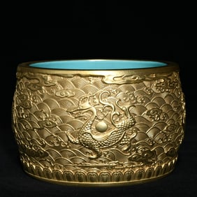 An Exquisite Gold Ground Seawater,Auspicious Cloud and Auspicious Beast Pattern Water Pot