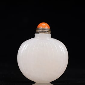 An Exquisite White Jade Snuff Bottle