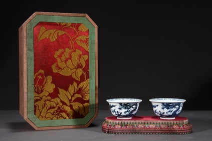 A Pair of Exquisite Blue and White Auspicious Cloud and Dragon Pattern Cups