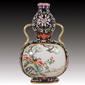 An Exquisite Enamel Black Ground Flower and Bird Pattern Double-Ears Gourd-Shaped Vase