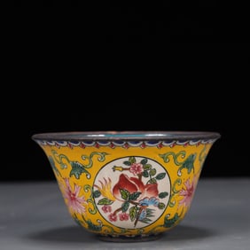 An Exquisite Painted Enamel Flower and Peach Pattern Cup