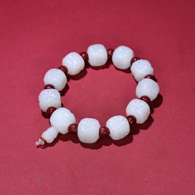 An Exquisite White Jade Flower Pattern Bracelets