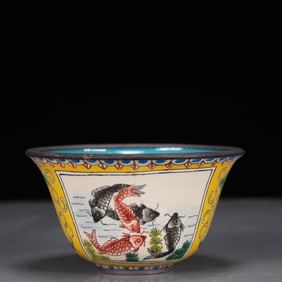 An Exquisite Painted Enamel Flower and Fish Pattern Cup