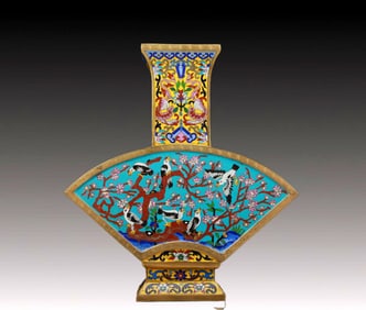 An exquisite cloisonné vase with flower and bird patterns