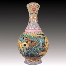 An Exquisite Enamel Painted Gold Hollow Horse Pattern Vase