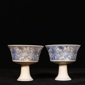 A Pair of Exquisite Blue and White Fish and Algae Pattern Stem Cups